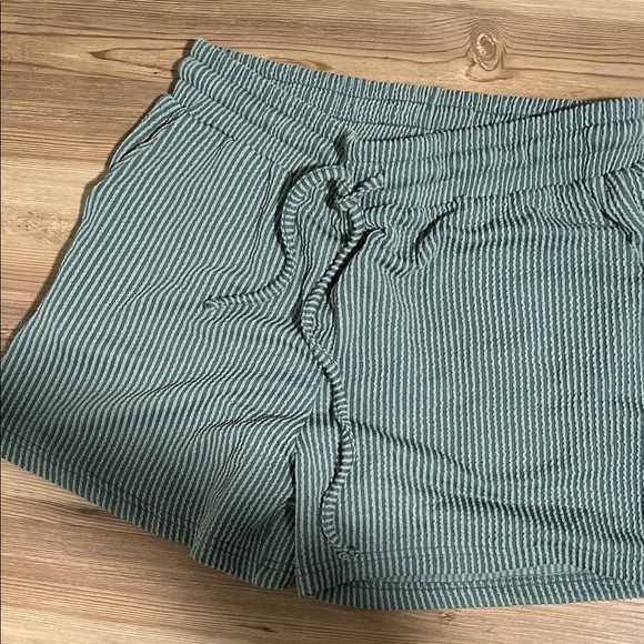 Zenana Outfitters Blue Striped Top and Shorts Set - Picture 3 of 6